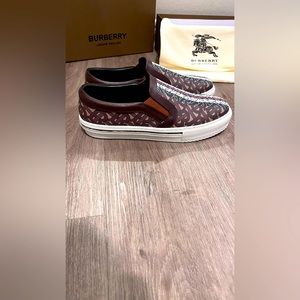 New slip on Burberry shoes size 41 EU or 8 Us